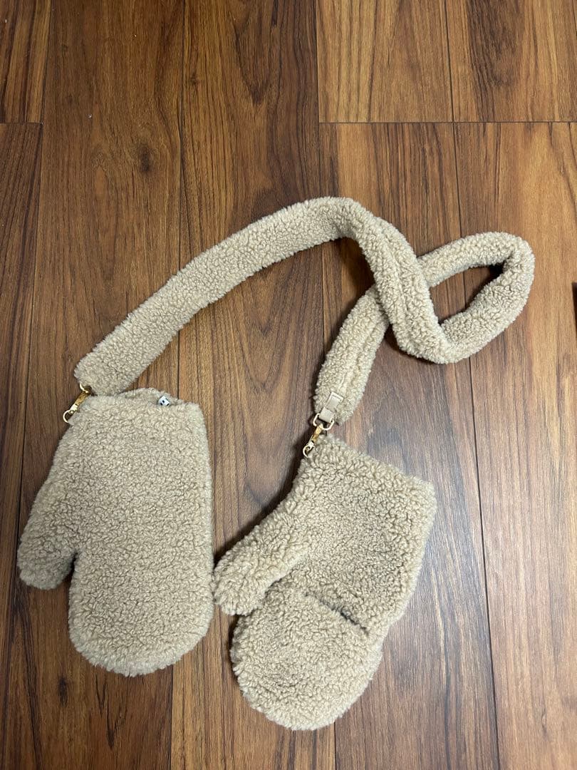 1/6までお値下げ　CELERI ドゥーズィエムクラス　　フリースミトン