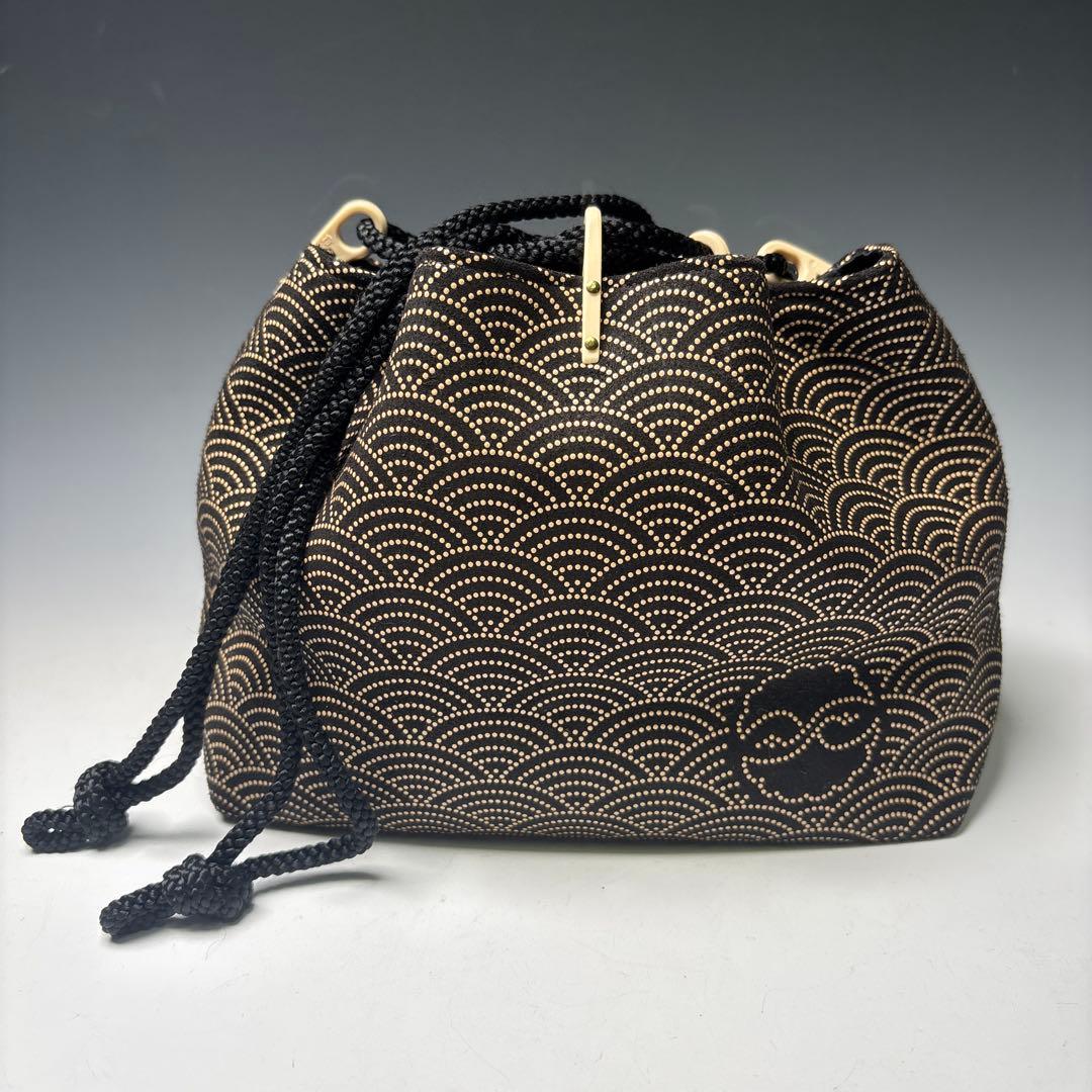 印傳屋　巾着袋　信玄袋　鶴銀杏と青海波文　甲州印伝　鹿皮　木箱付