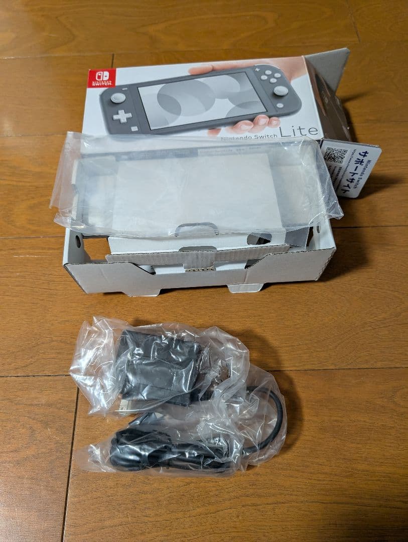 Nintendo Switch Lite グレー 本体とケース付き