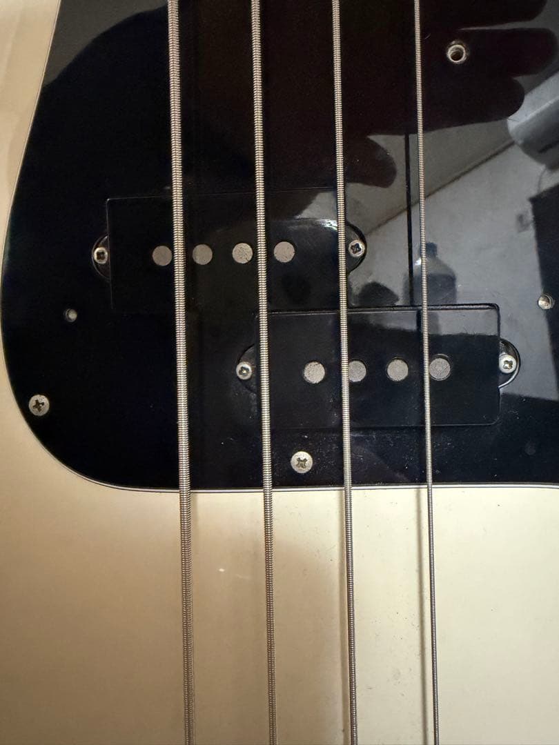 ベース Fender Japan Precision Bass
