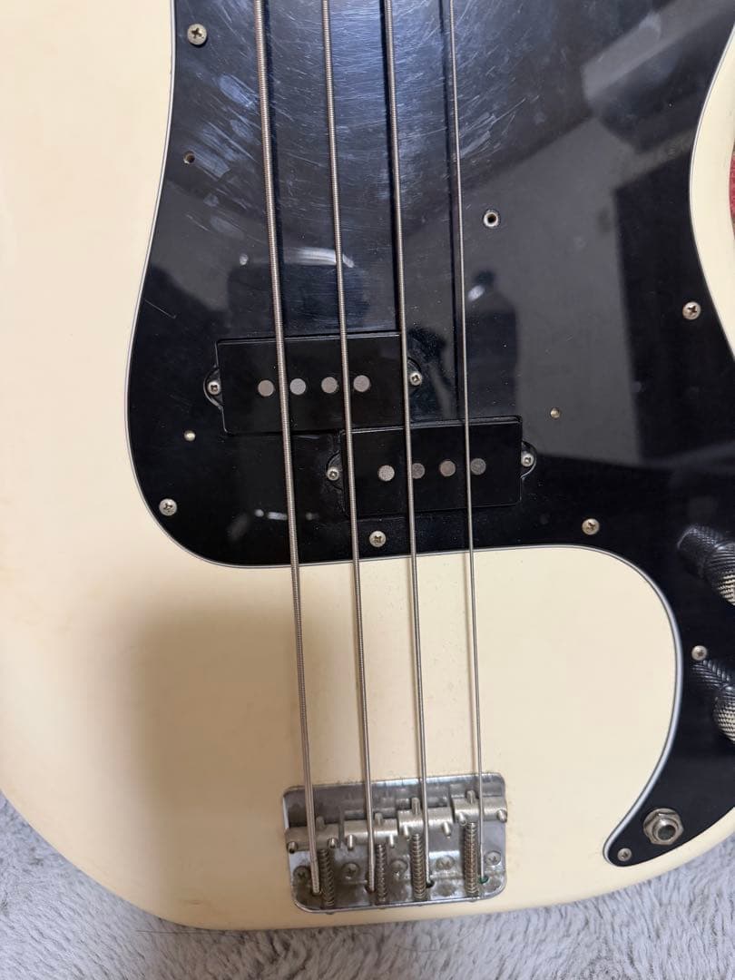 ベース Fender Japan Precision Bass