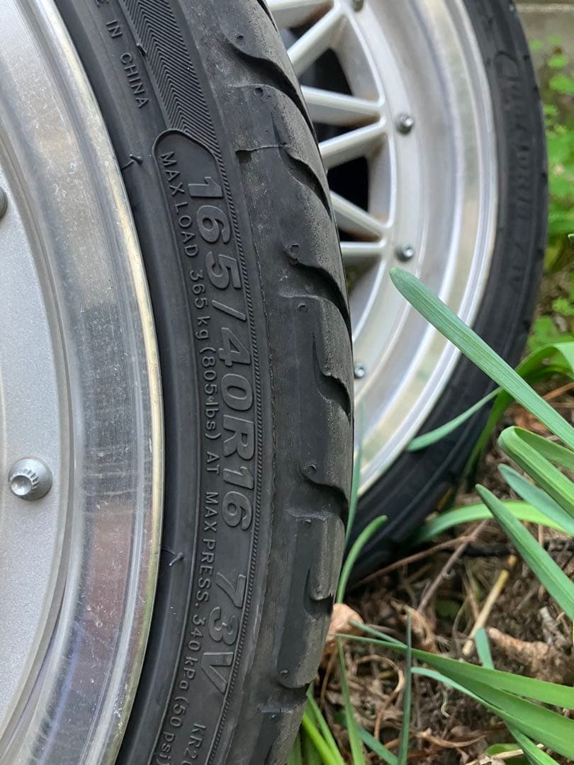 16インチ シルバーホイール 多スポークデザイン