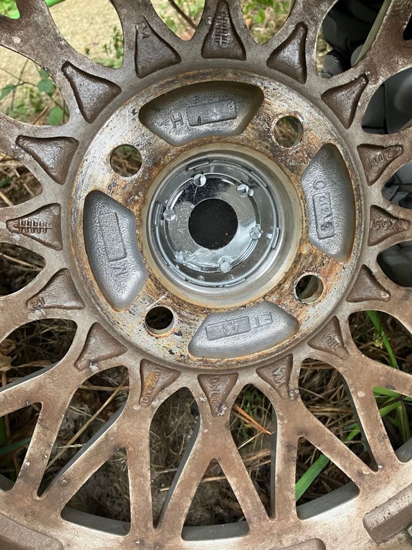 16インチ シルバーホイール 多スポークデザイン