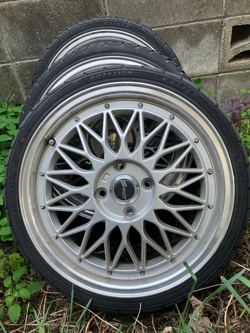 16インチ シルバーホイール 多スポークデザイン