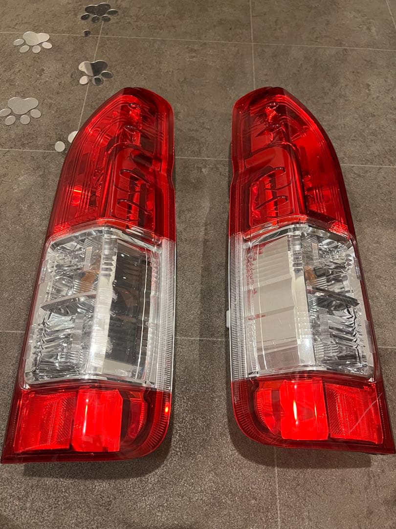 【値下げOK】TOYOTAハイエース純正テールランプ