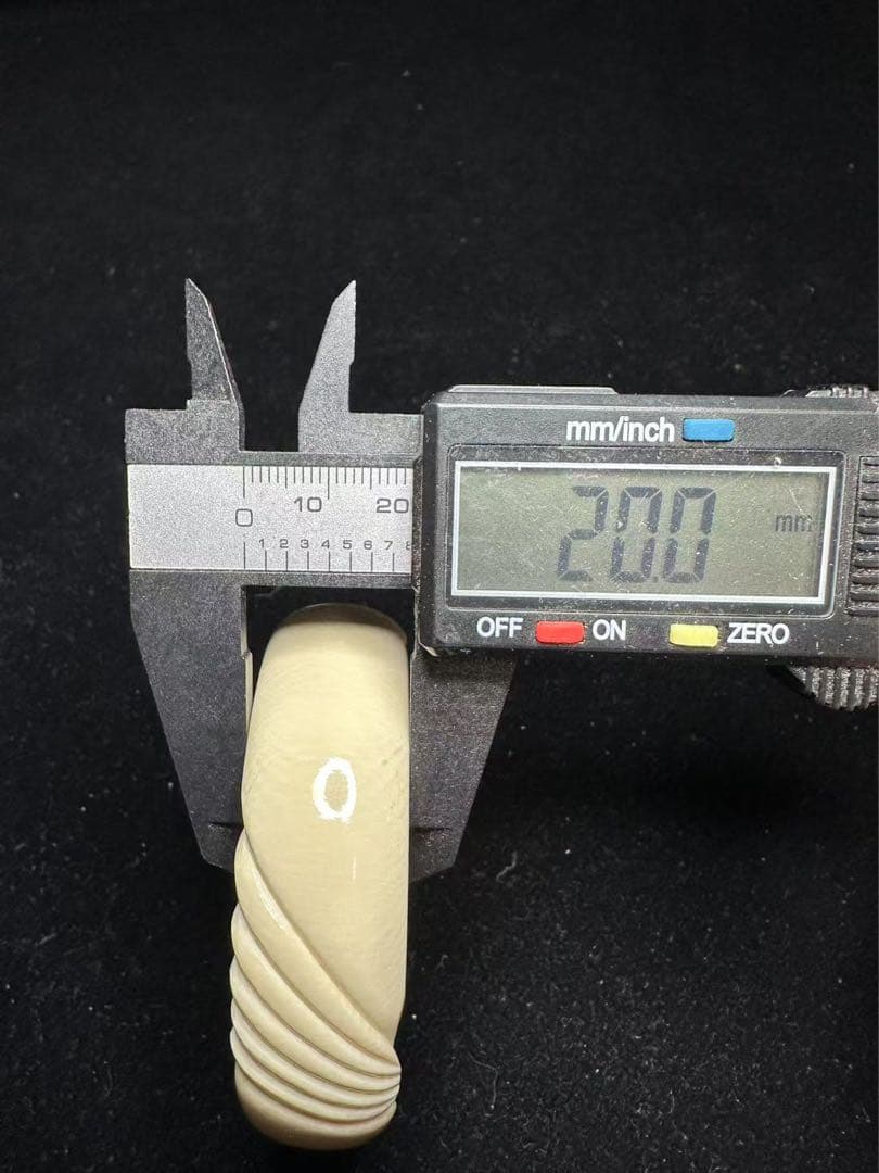 バングル　天然素材　アンティーク　彫刻 古美術品　細密細工　骨董　コレクション