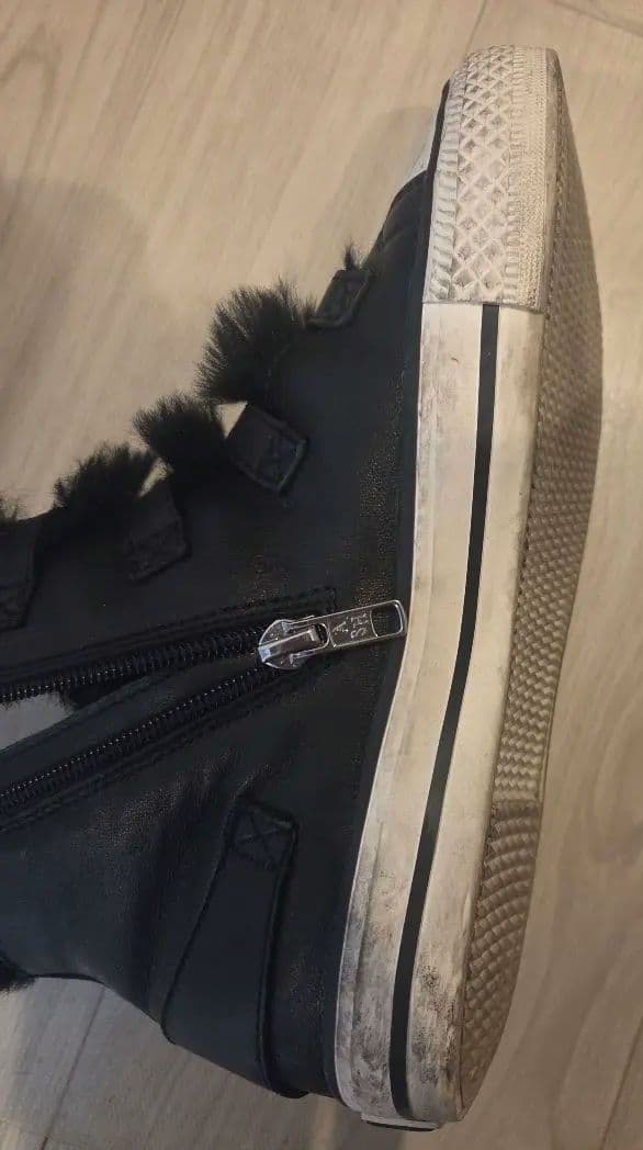 ASH ファー ブラック ハイカットスニーカー