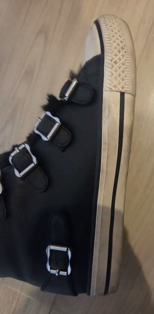 ASH ファー ブラック ハイカットスニーカー