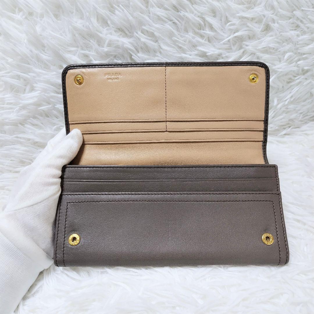 レア美品✨プラダ◇バイカラーフラップ長財布ソフトレザーゴールド金具グレーベージュ