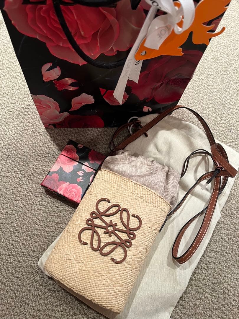 新品未使用ノベルティ付き　LOEWE パウラズイビザ　スクエアポシェット