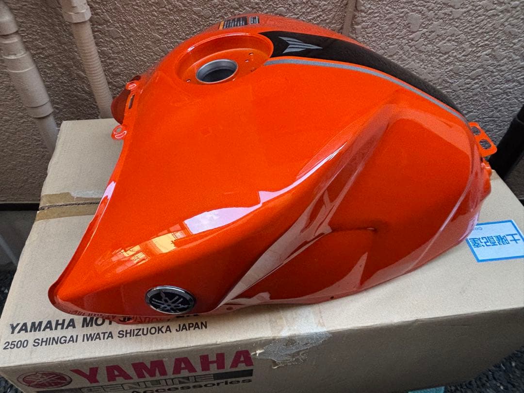専用　ヤマハMT-09 '14 タンク新品 MT-09(2014年)オレンジ