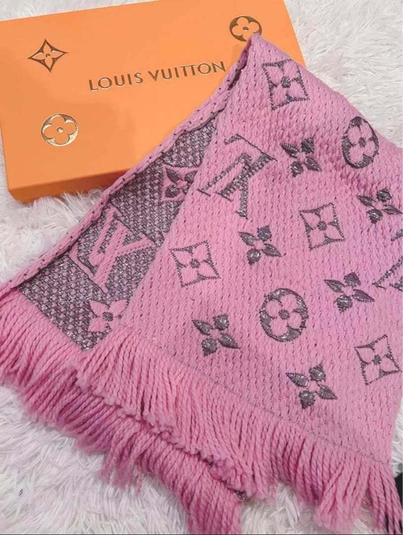 ド*ェ様 いいねよりコメント♡！♡新品♡ Lv ルイヴィトン マフラー ピンク