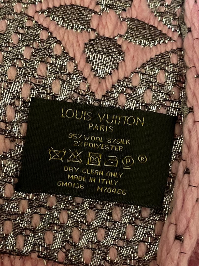 ド*ェ様 いいねよりコメント♡！♡新品♡ Lv ルイヴィトン マフラー ピンク