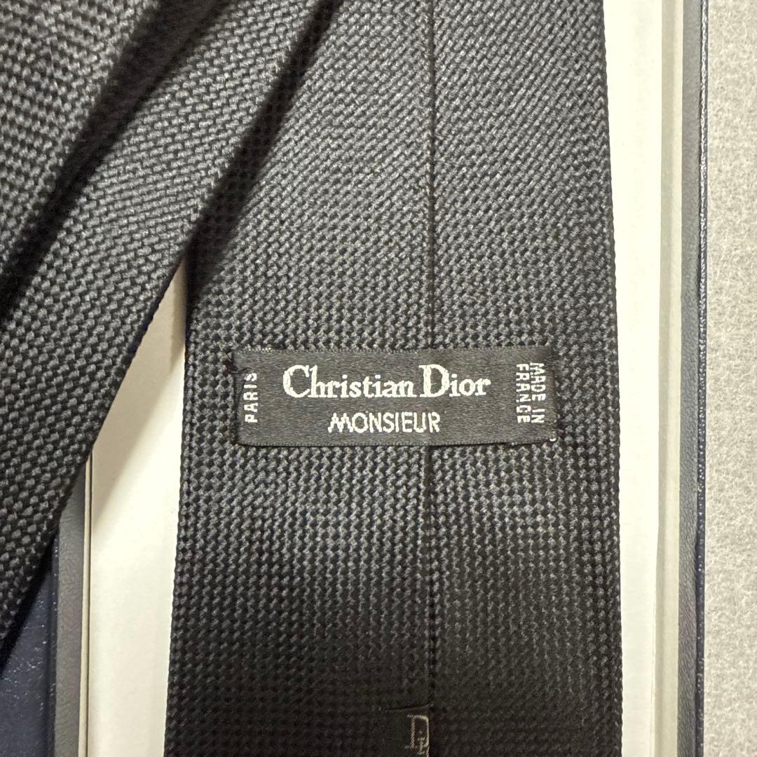 美品　クリスチャンディオール　ネクタイ　黒　無地　ワンポイントロゴ