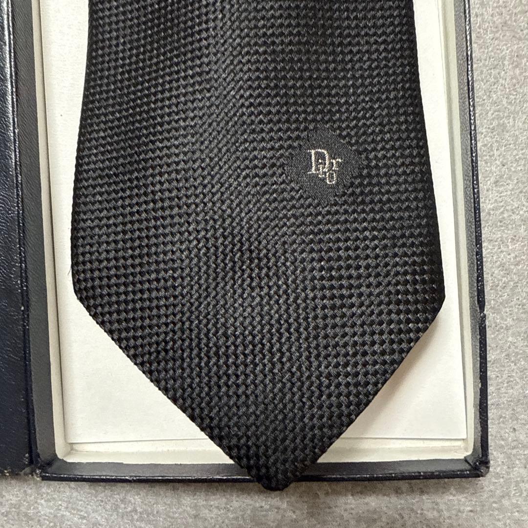 美品　クリスチャンディオール　ネクタイ　黒　無地　ワンポイントロゴ