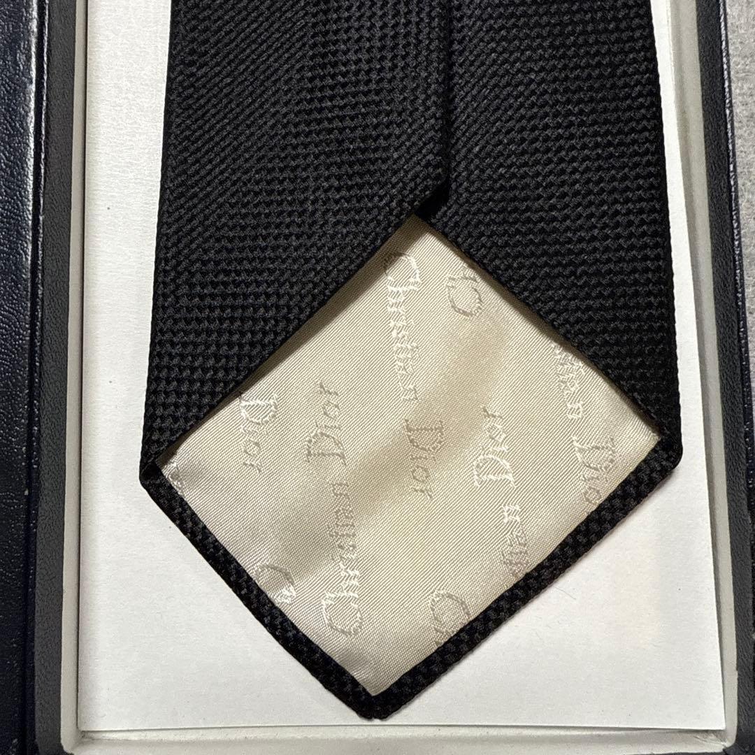 美品　クリスチャンディオール　ネクタイ　黒　無地　ワンポイントロゴ