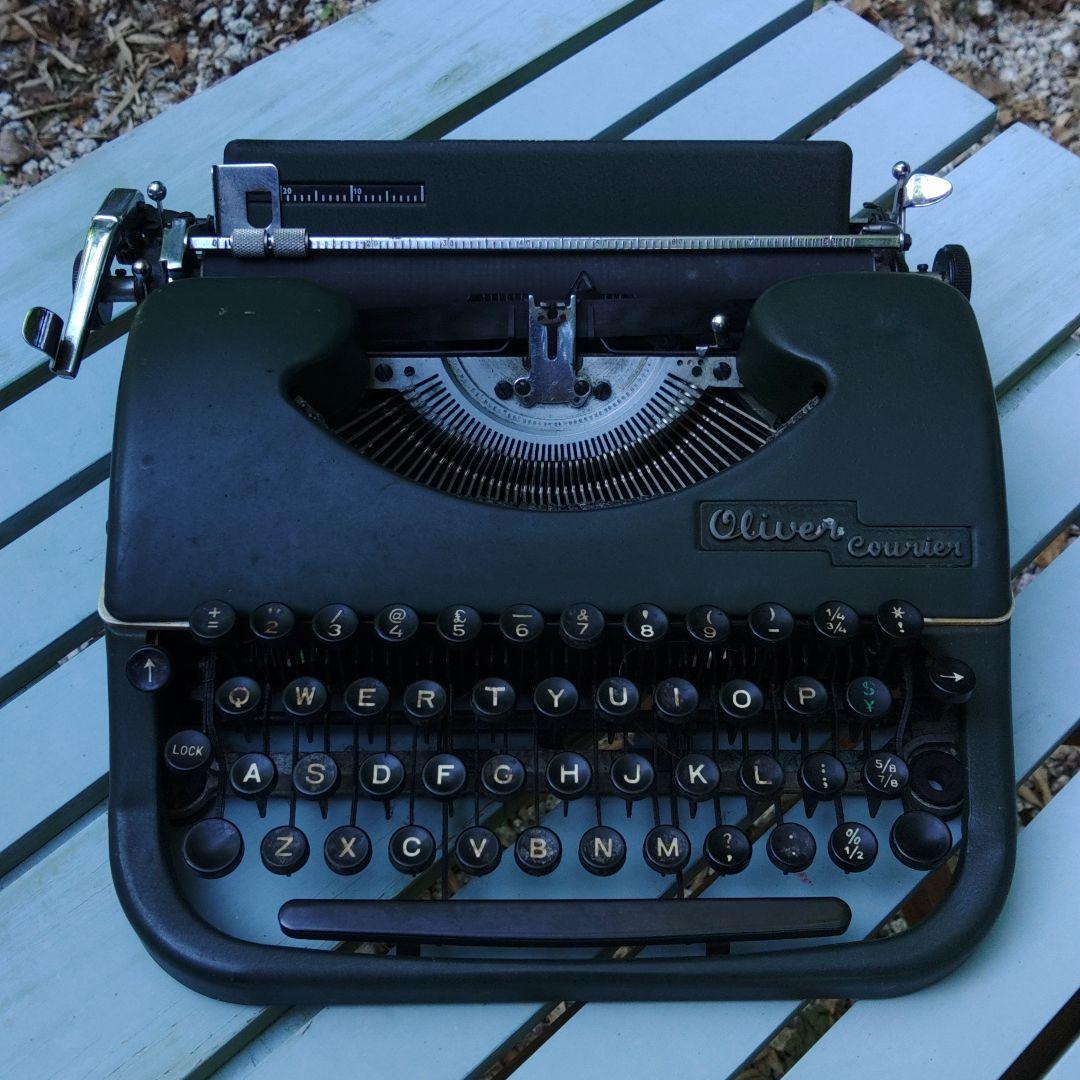 アンティーク　英国製タイプライター　レトロ機器