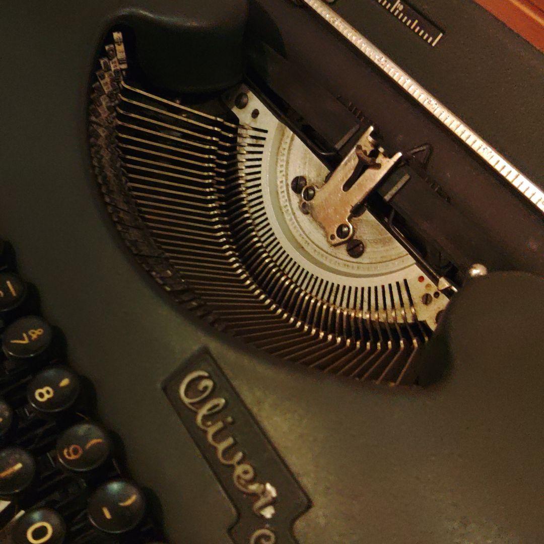 アンティーク　英国製タイプライター　レトロ機器