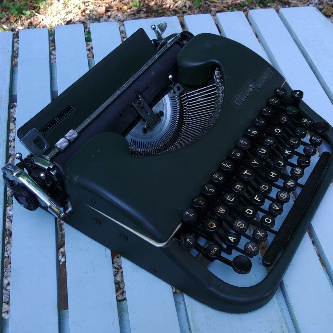 アンティーク　英国製タイプライター　レトロ機器