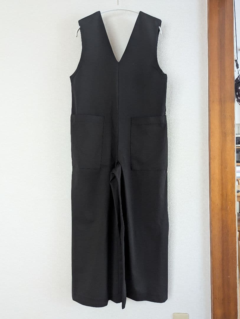 北欧、暮らしの道具店 「気軽に着られて、きれい見え」ポンチ素材のオールインワン