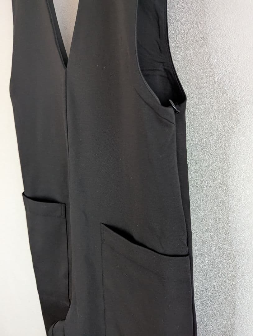 北欧、暮らしの道具店 「気軽に着られて、きれい見え」ポンチ素材のオールインワン