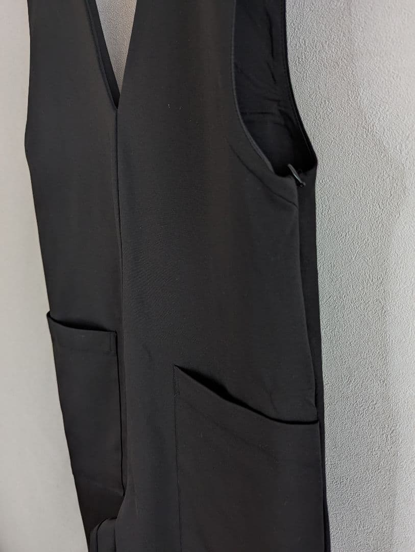 北欧、暮らしの道具店 「気軽に着られて、きれい見え」ポンチ素材のオールインワン