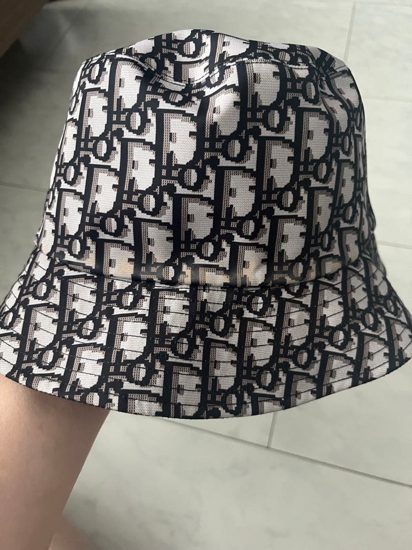 ディオール　リバーシブル　バケットハット