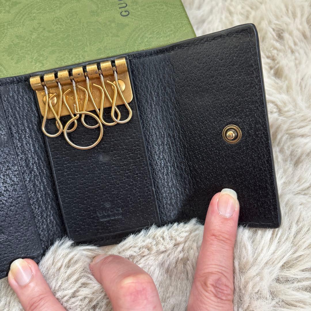 希少！GUCCI グッチ 黒 レザー 6連キーケース 蜂モチーフ BEE