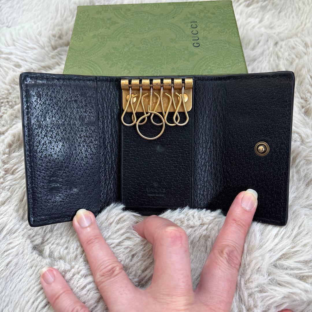希少！GUCCI グッチ 黒 レザー 6連キーケース 蜂モチーフ BEE