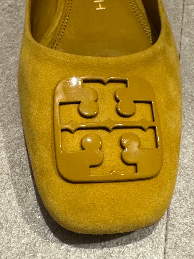 Tory Burch 23.5cm フラットシューズ スエード 黄色 ロゴ