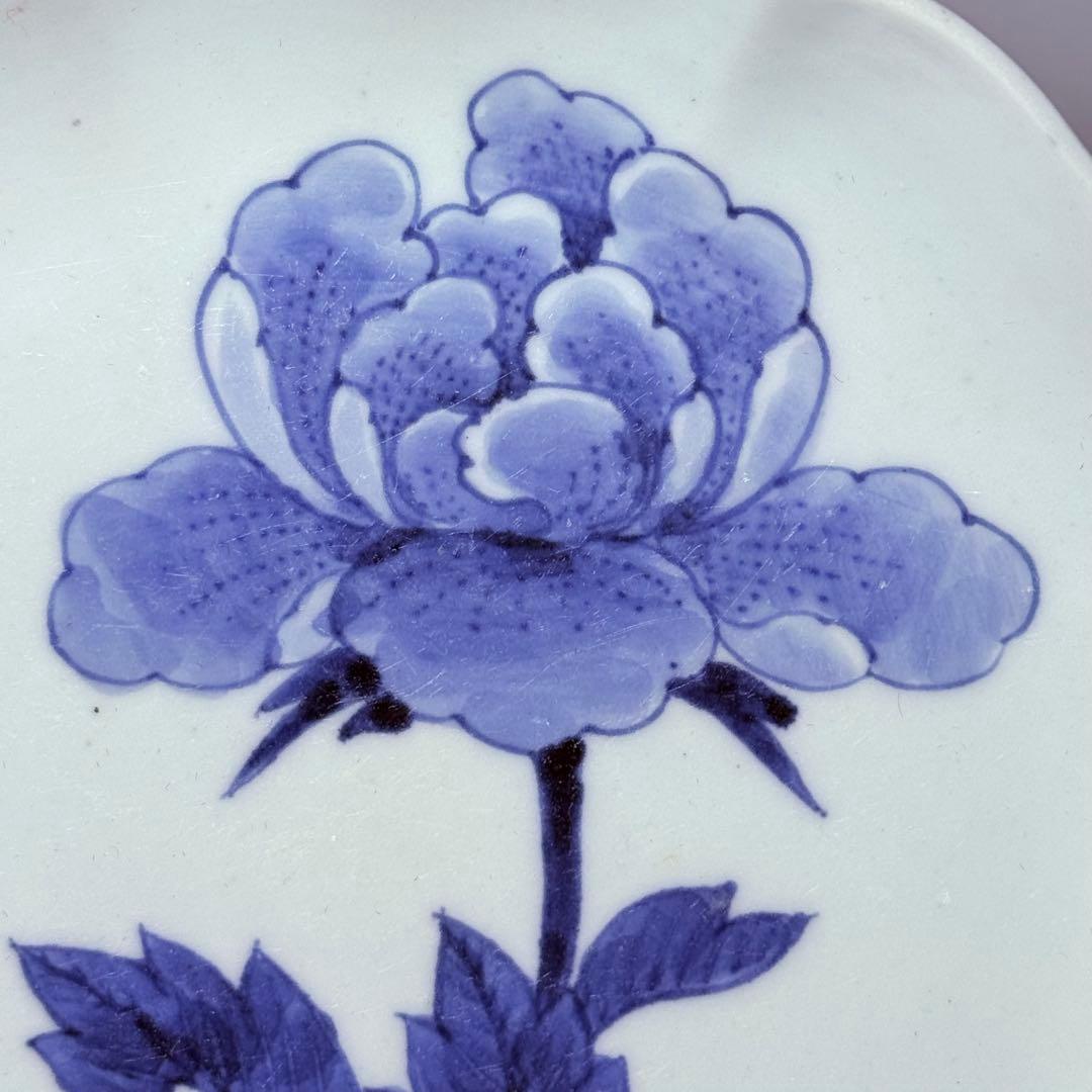 江戸期　古伊万里　染付牡丹文輪花形七寸皿　大明成化年製　裏七宝結文　古美術　桐箱