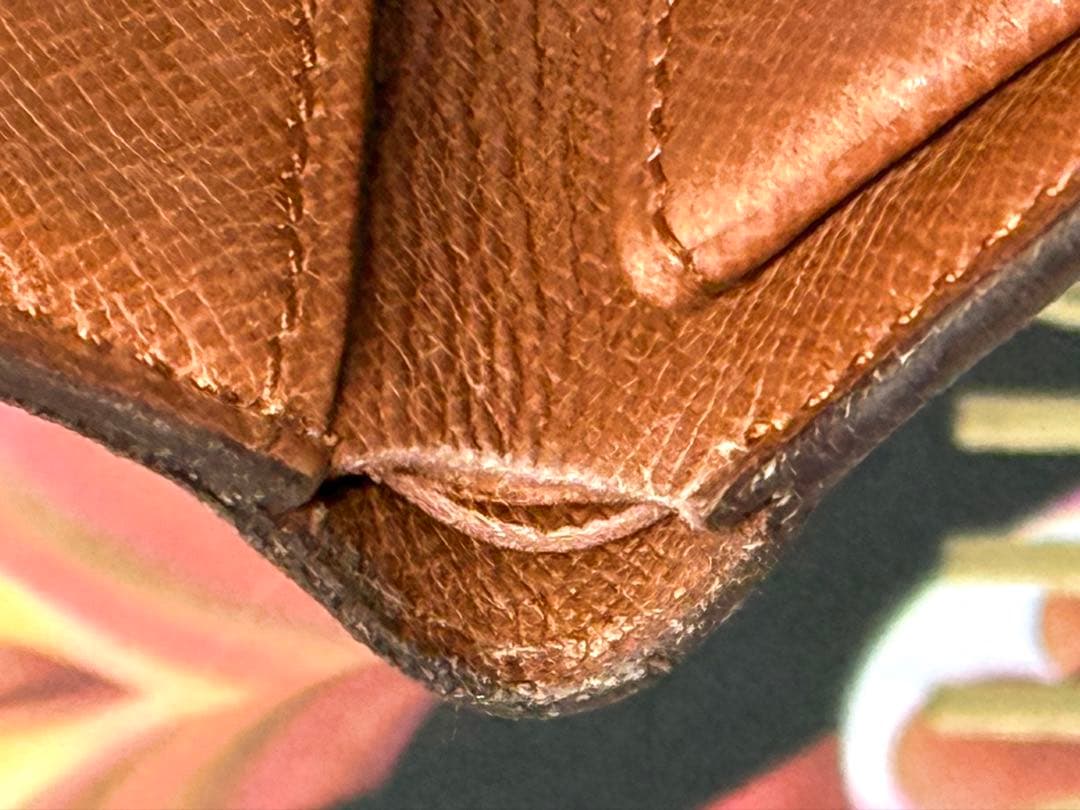 LOUIS VUITTONルイヴィトン　小銭入れ付き二つ折り財布