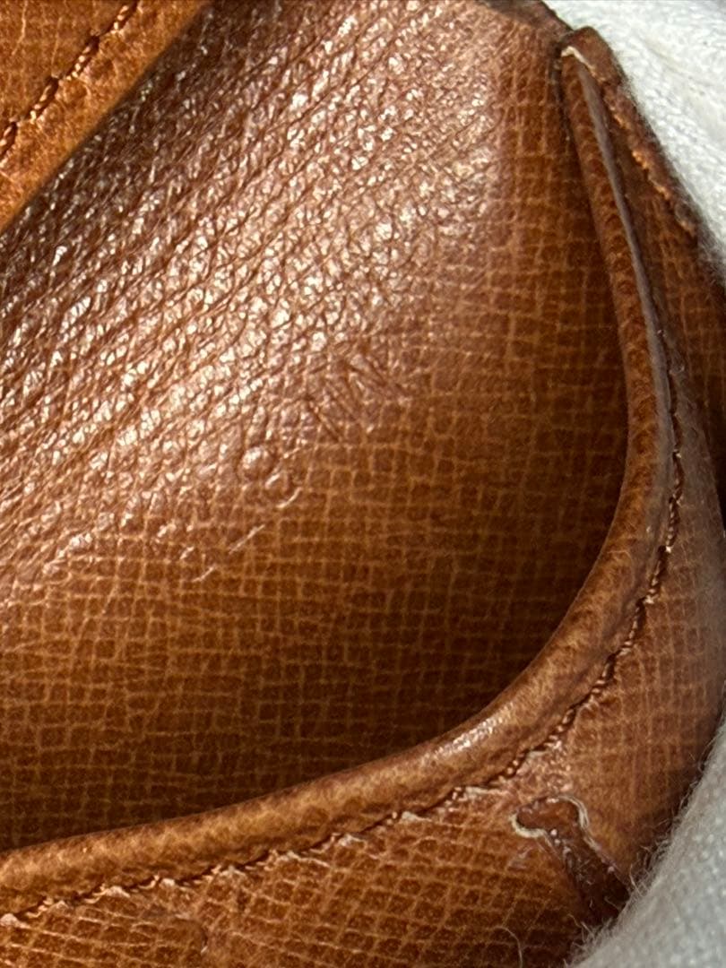 LOUIS VUITTONルイヴィトン　小銭入れ付き二つ折り財布