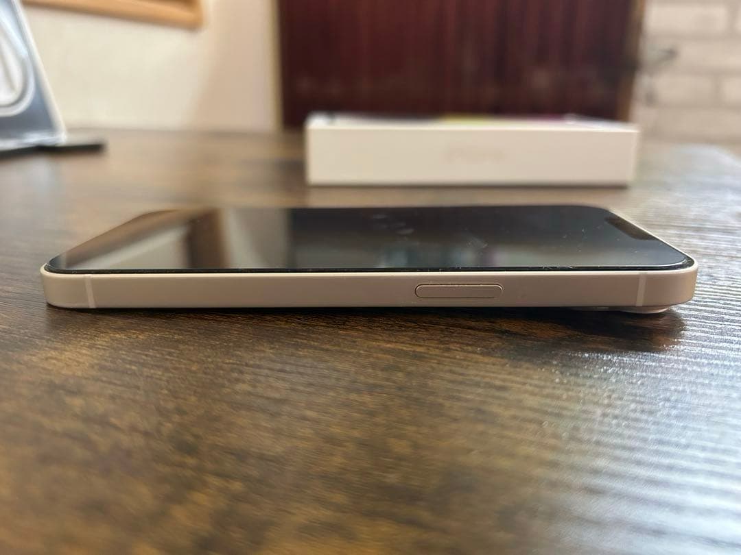 Apple iPhone 14ホワイト