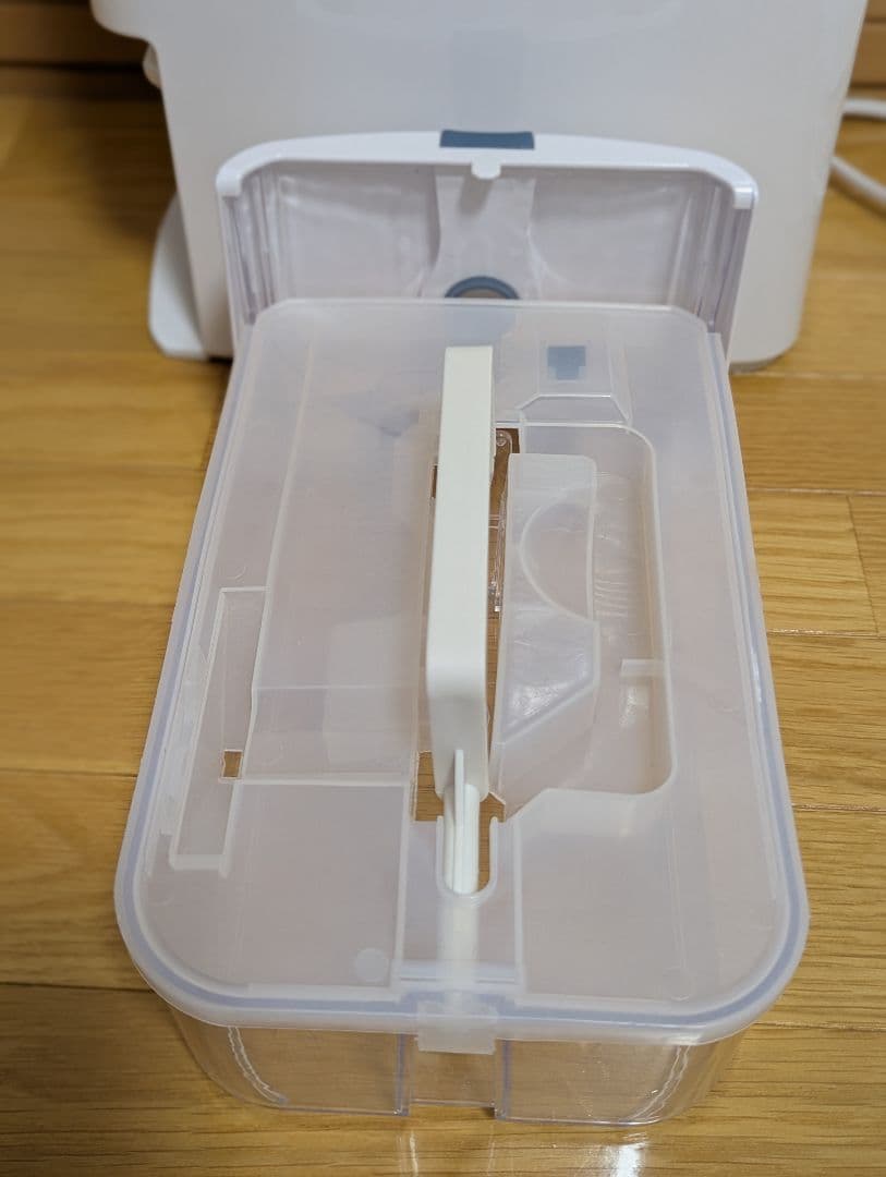 デシカント式除湿機　8.0L/日