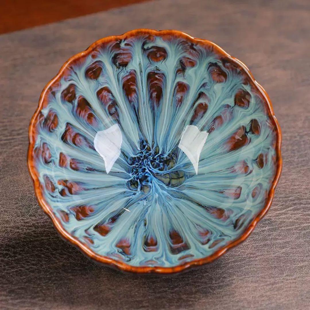 青と茶色の波状陶器皿