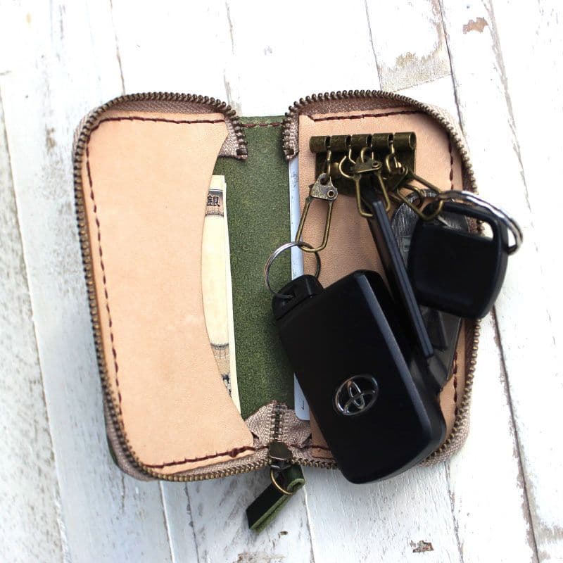 革のシンプルキーケース　オリーブグリーン