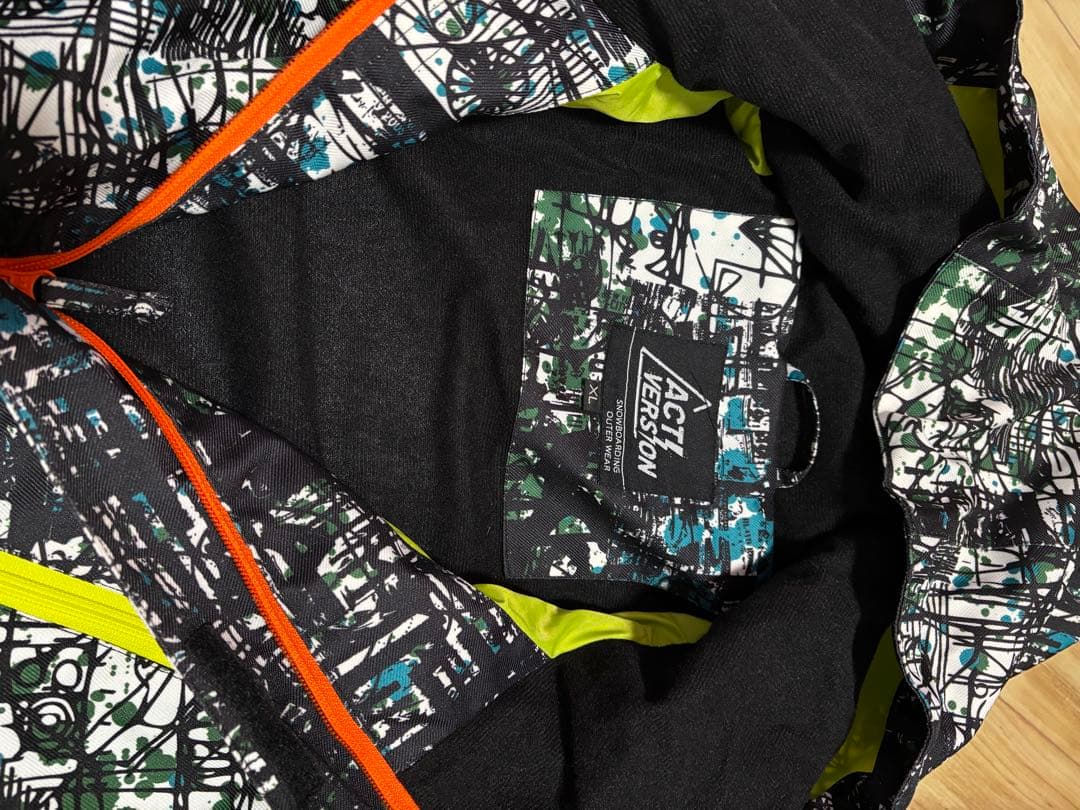 美品。act version スキーウェア