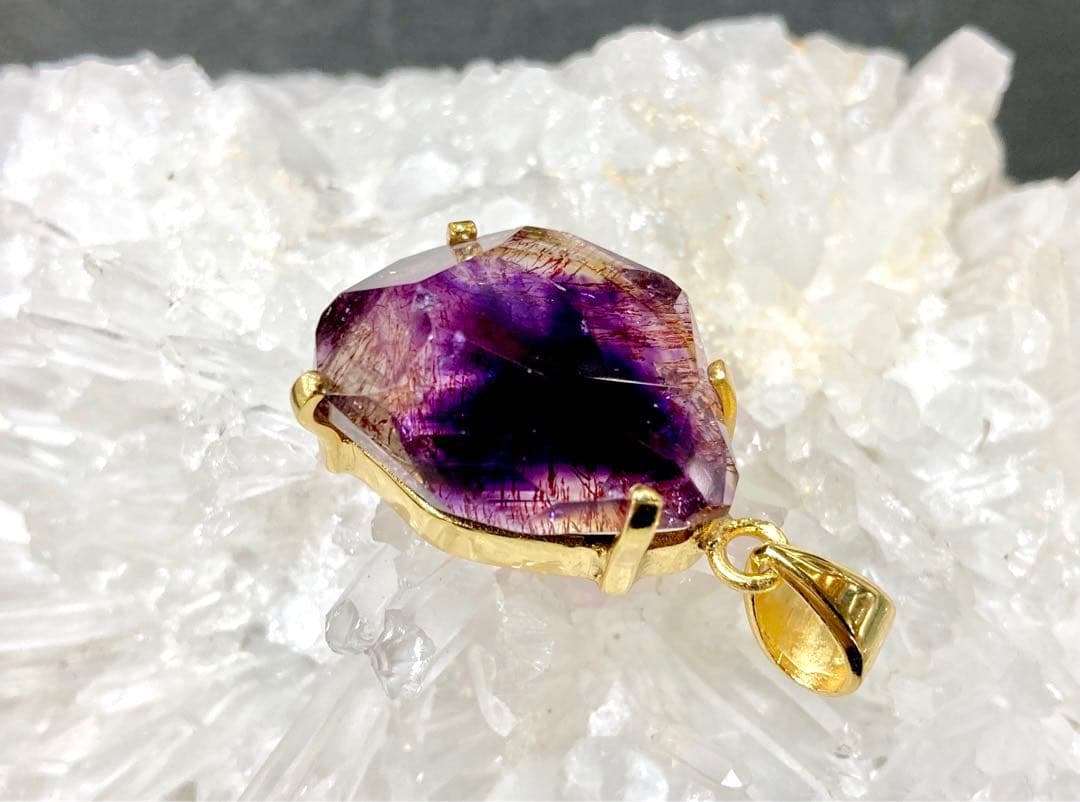 ウィッグ　夢幻品質　幻のブラジル・エスピリット鉱山セイクリッドセブンPT①