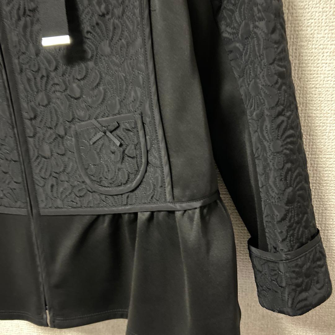 スーパービューティー　ビジュー付きブラックパーカー