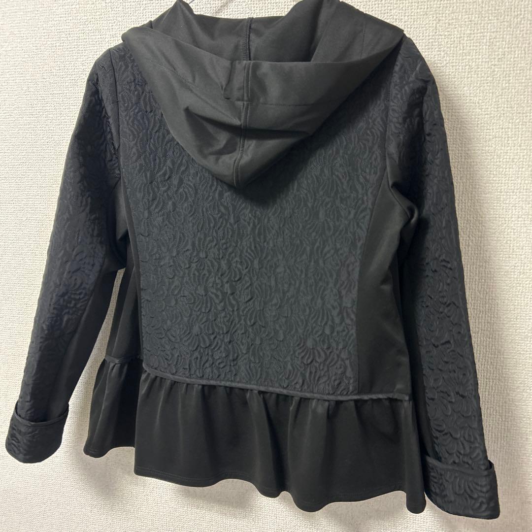 スーパービューティー　ビジュー付きブラックパーカー