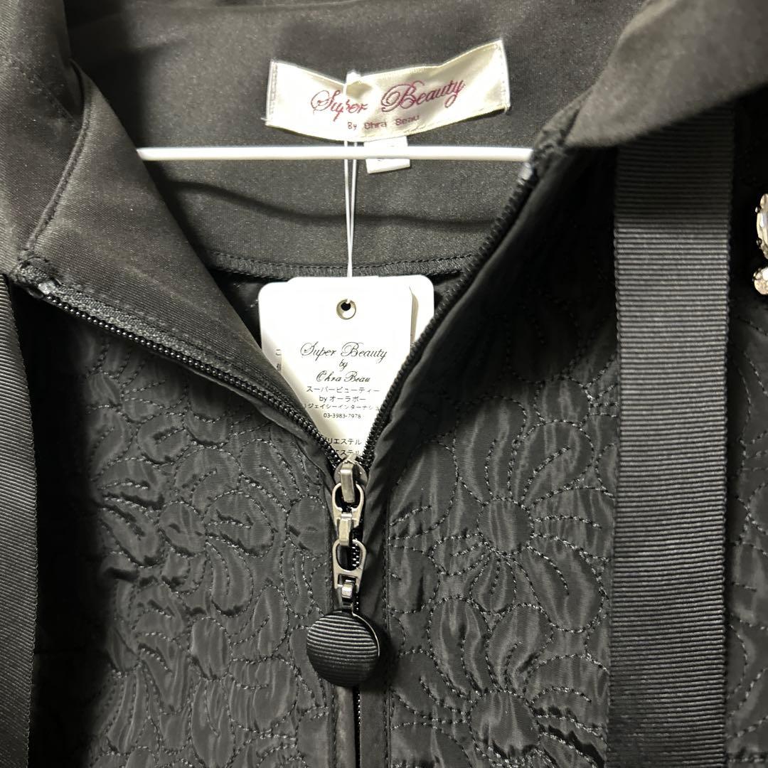 スーパービューティー　ビジュー付きブラックパーカー