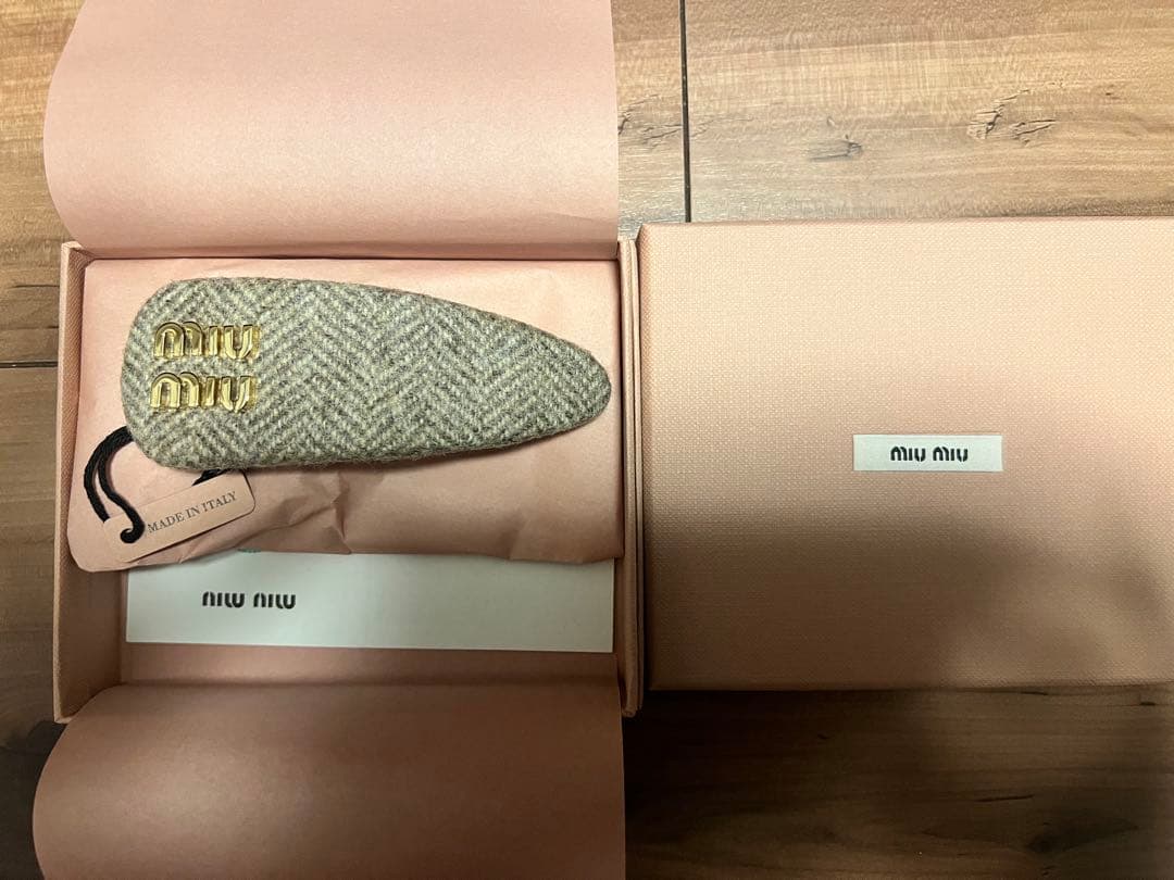 miumiu シェブロン ウール ヘアクリップ