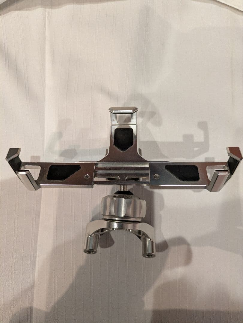 【クレヨンしんちゃん】バイク用アルミマウント シルバー　スマホ