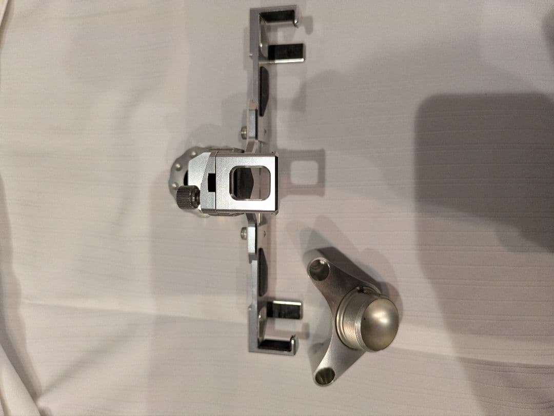 【クレヨンしんちゃん】バイク用アルミマウント シルバー　スマホ