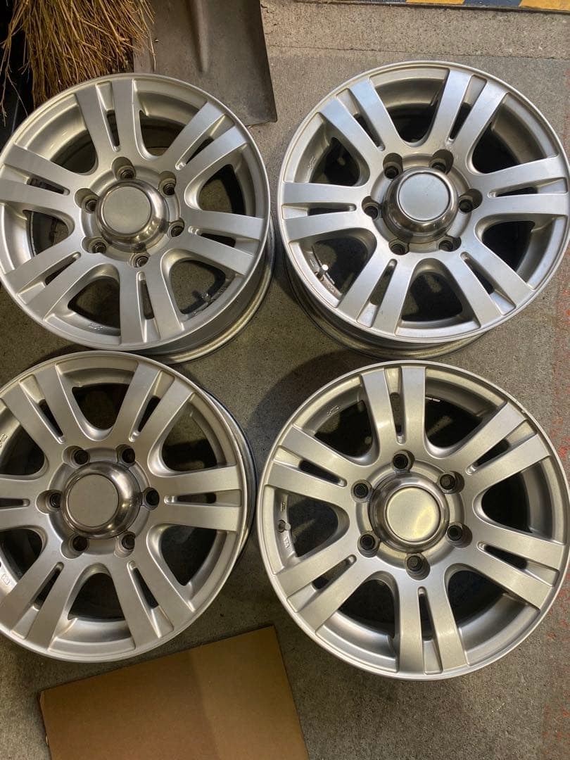 ハイエース　15インチ　アルミホイール