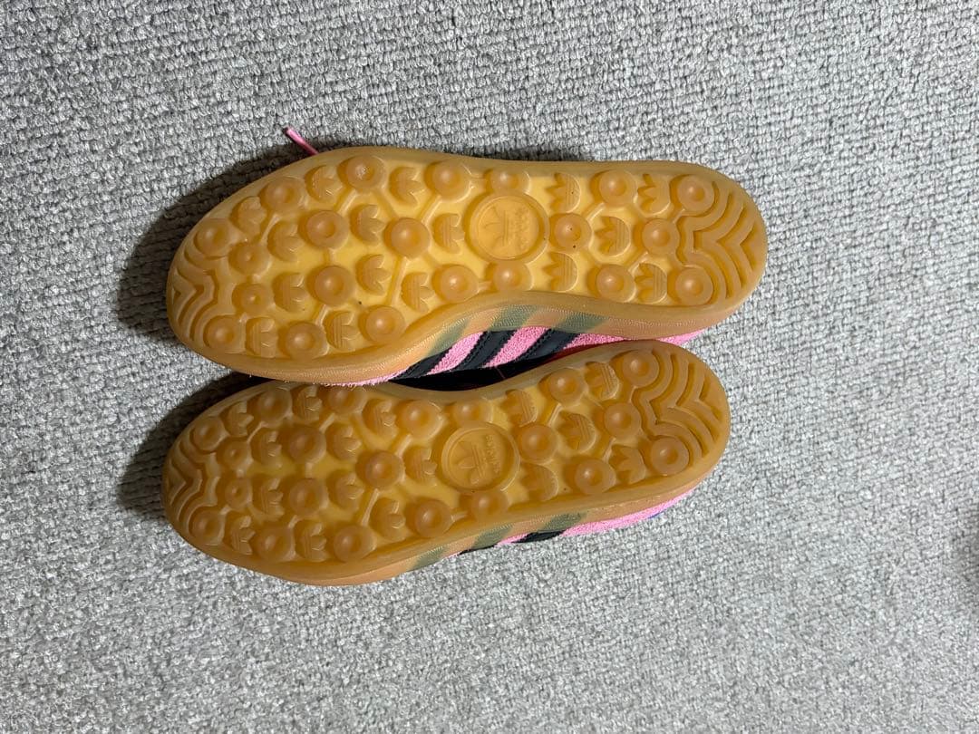 人気商品 adidas ピンク スニーカー ガゼル gazelle アディダス