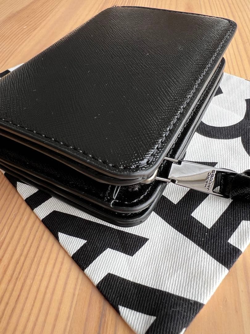 【新品未使用品】MARC JACOBSマークジェイコブス レザー二つ折り財布 黒
