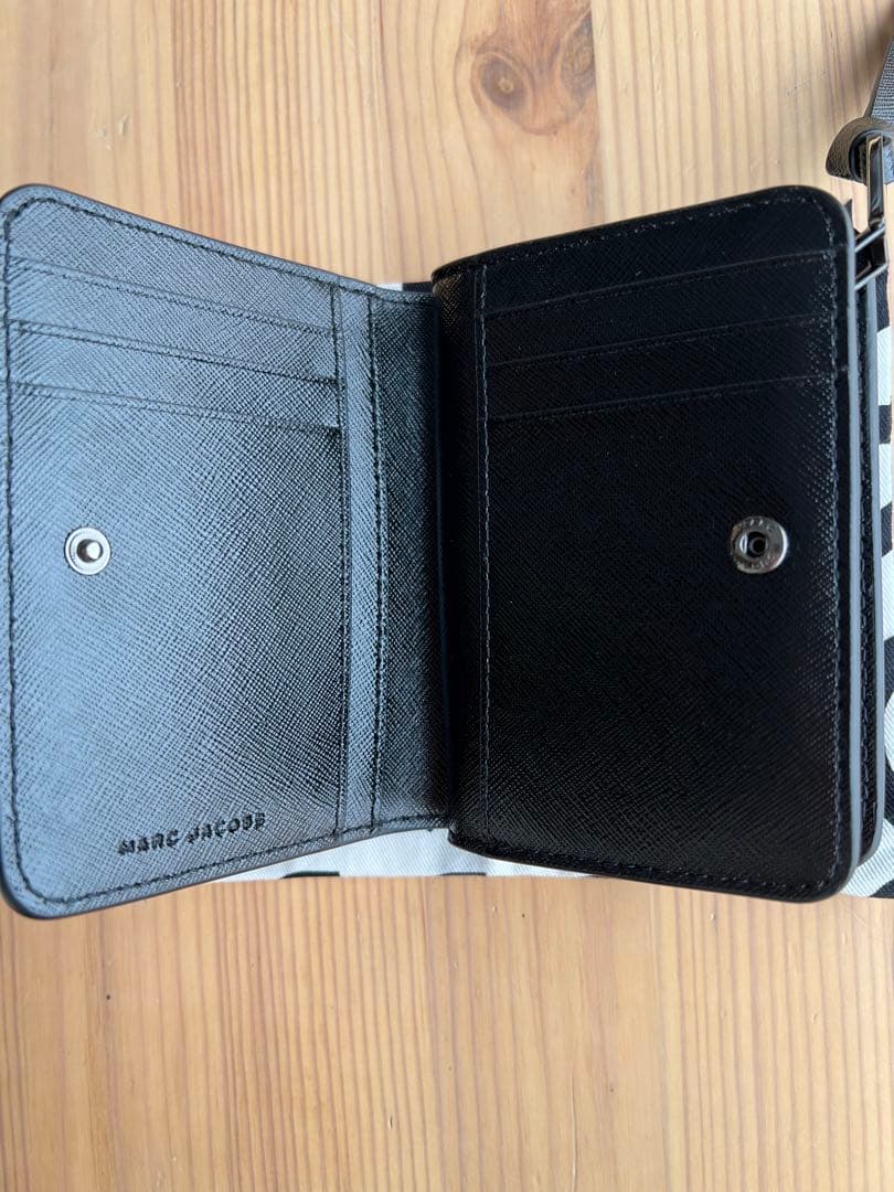 【新品未使用品】MARC JACOBSマークジェイコブス レザー二つ折り財布 黒