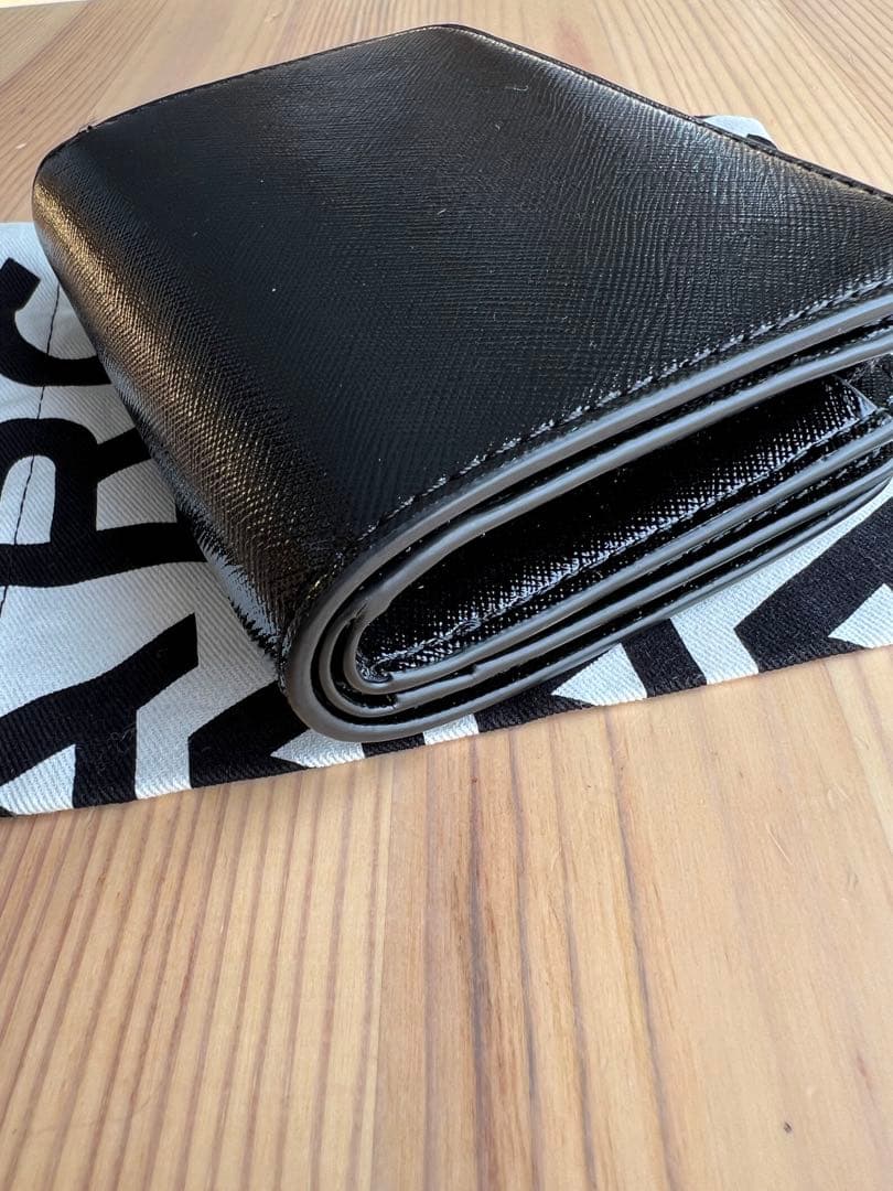 【新品未使用品】MARC JACOBSマークジェイコブス レザー二つ折り財布 黒